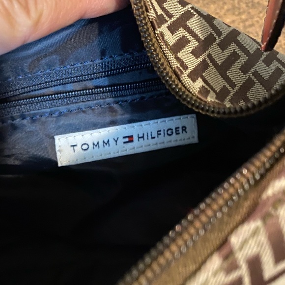 💐Cute💐 Tommy Hilfiger Monogram Satchel Bag Purse - Picture 9 of 9